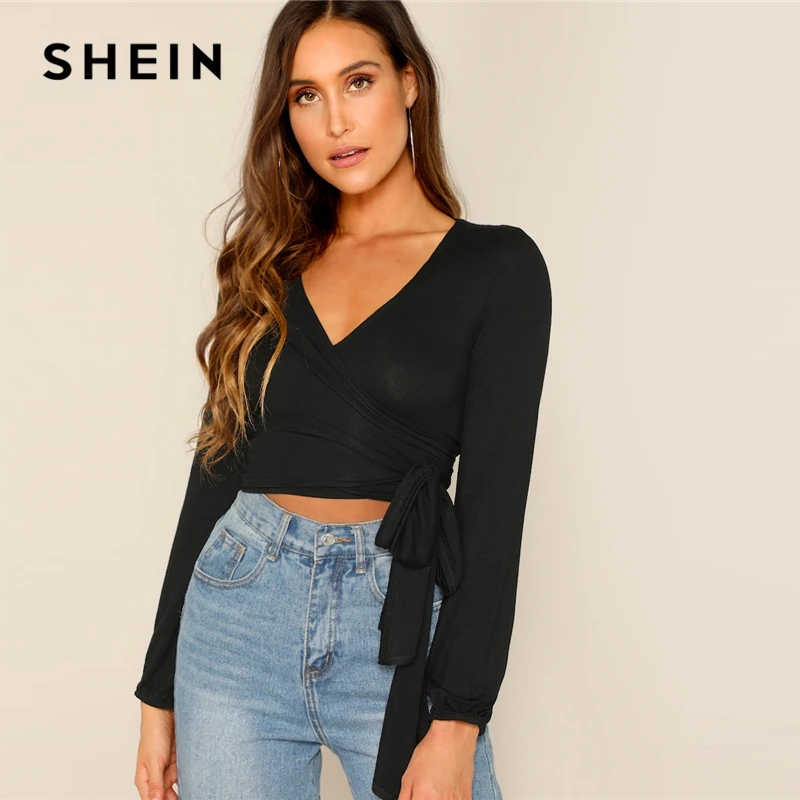 Baratos SHEIN Highstreet Black Surplice Wrap Knot Crop Plain Delgado ajuste Tee 2019 primavera glamurosa mujeres cuello en V Camiseta de manga larga