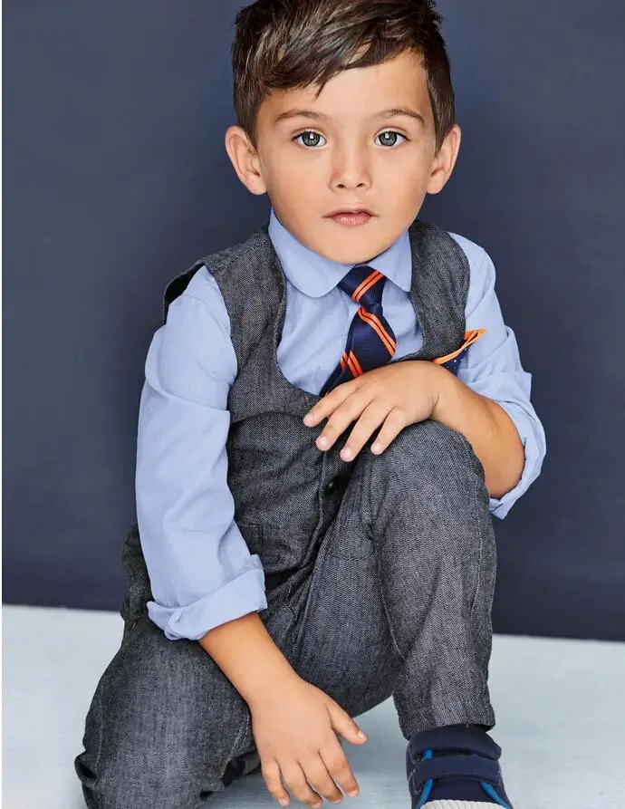 As boys of different age group have different sizes as they grow, it becomes highly difficult to find the right size and the best fit in boys suits. It also becomes really difficult to choose the best color that will best fit .