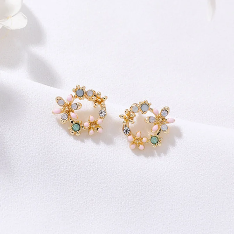 

New Tiny Cute Shiny Multicolor Rhinestone Flower Stud Earrings for Women Sweet Fashion Wreath Ear Jewelry Gift Brincos 6C2001