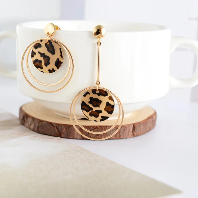 

8Seasons Vintage Women Leopard Print Acrylic Asymmetry Round Drop Earrings Wedding Party Fashion Female Dangle Earrings Gifts