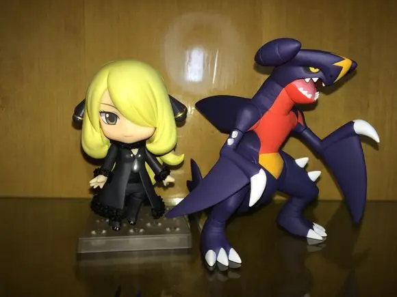 Ceny Hot! Nowy 10 cm 2 sztuk zestaw Cynthia Garchomp figurka toy prezent na Boże Narodzenie