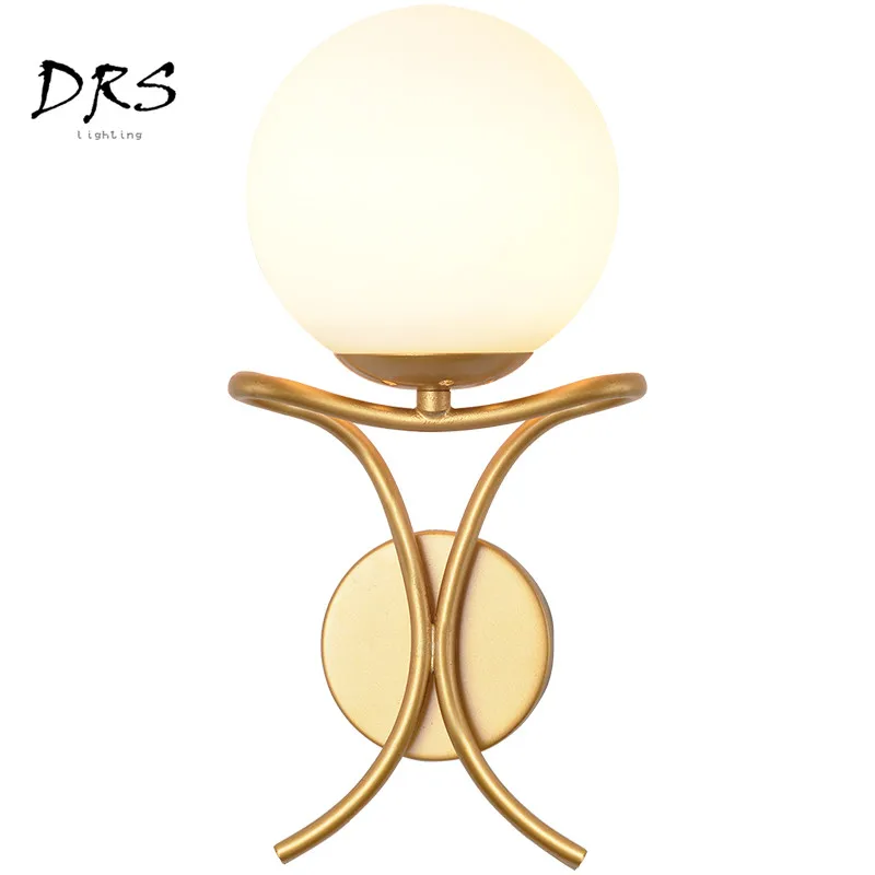 Простая современная настенная лампа золотистого и серебряного цвета для гостиной, столовой, деко, настенные светильники, креативная прикроватная лампа для спальни, стеклянный шар, настенная лампа