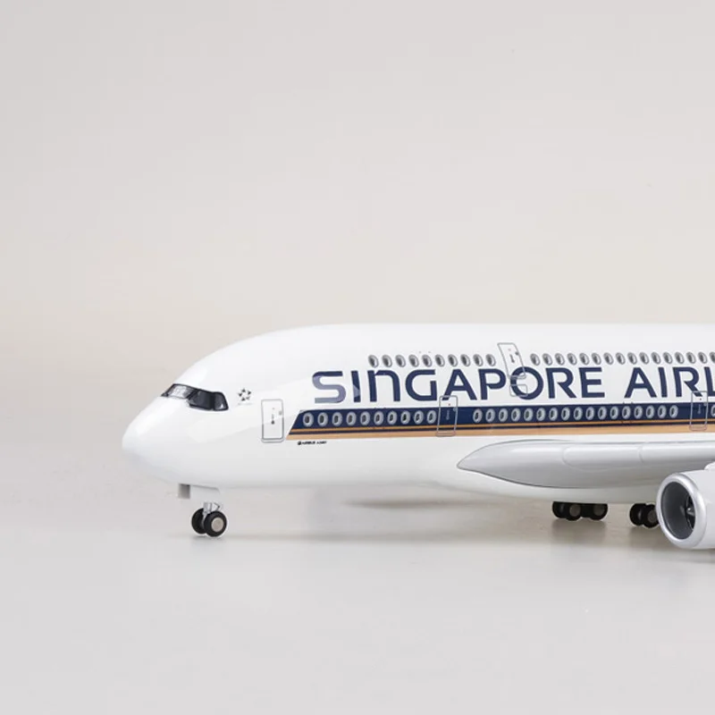 1: 160 самолет Airbus A380 Сингапур Авиакомпания Модель W свет и колесо литье под