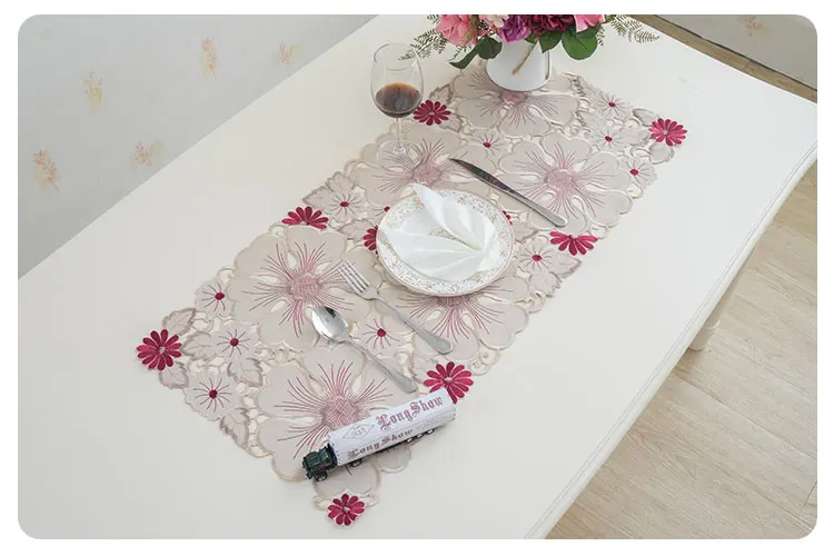 cutwork table runner (3)