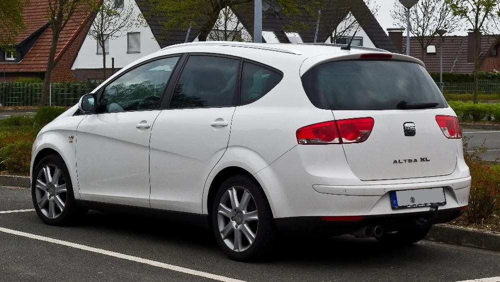 Seat_Altea_XL_2.0_TDI__Heckansicht,_1._Mai_2013,_Münster