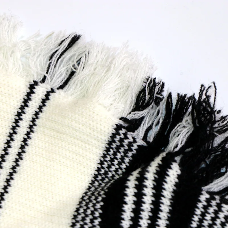 Европейский стиль новинка весны Свободные черный, белый цвет свитер в полоску куртка для женщин кисточкой кардиган с длинными рукавам