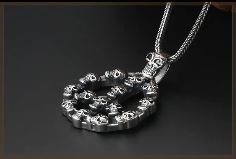 silver-skull-necklace002b