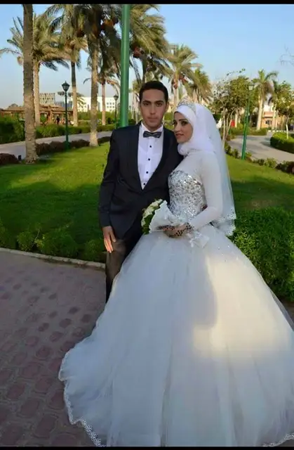 Arabie Arabe Robes De Mariée 2019 Dubaï Robes De Mariée avec Hijab Cristal Col Haut À