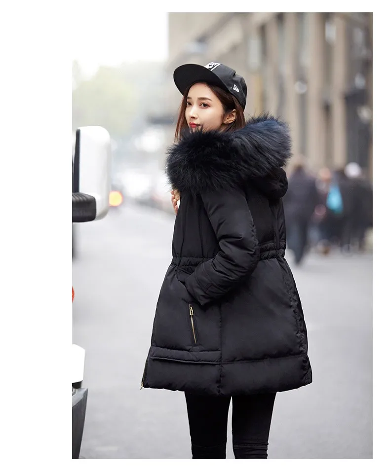 Модное пуховое пальто для девочек-подростков женская пуховая парка с капюшоном и воротником из искусственного меха енота зимние куртки средней длины WUJ0916