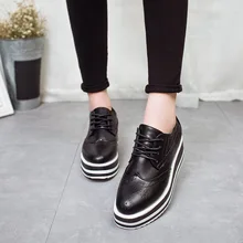 Модные британские резные дамы Туфли-оксфорды Высокое качество острый носок Кружево на шнуровке на плоской платформе обувь на плоской подошве