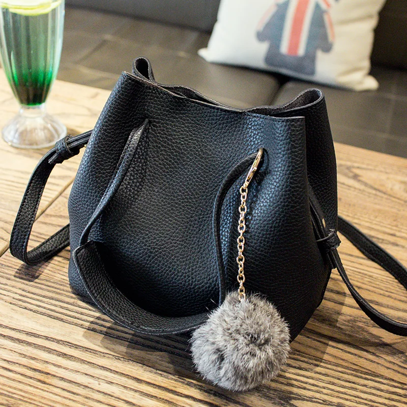 

Bucket Leisure Bag 2019 New Bucket Bag Factory Outlet Retro Simple Handbag With Hair Ball Shoulder Diagonal Bag Wholesale