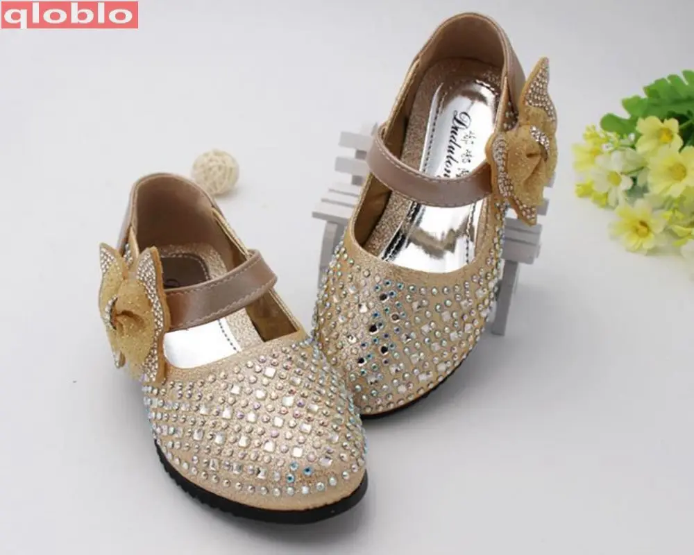Новые детские Обувь блестящие пайетки Обувь кожаная для девочек с каблуки девушка принцесса партии Обувь сандалии для девочек Обувь