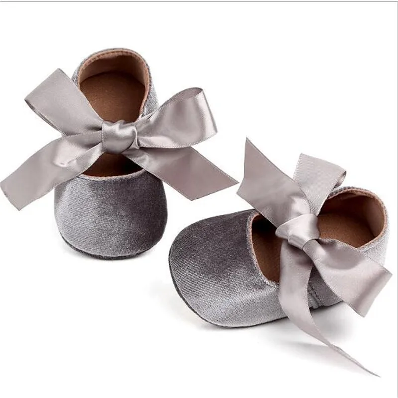 Рисунок 3 - Обувь для маленьких девочек с симпатичной лентой