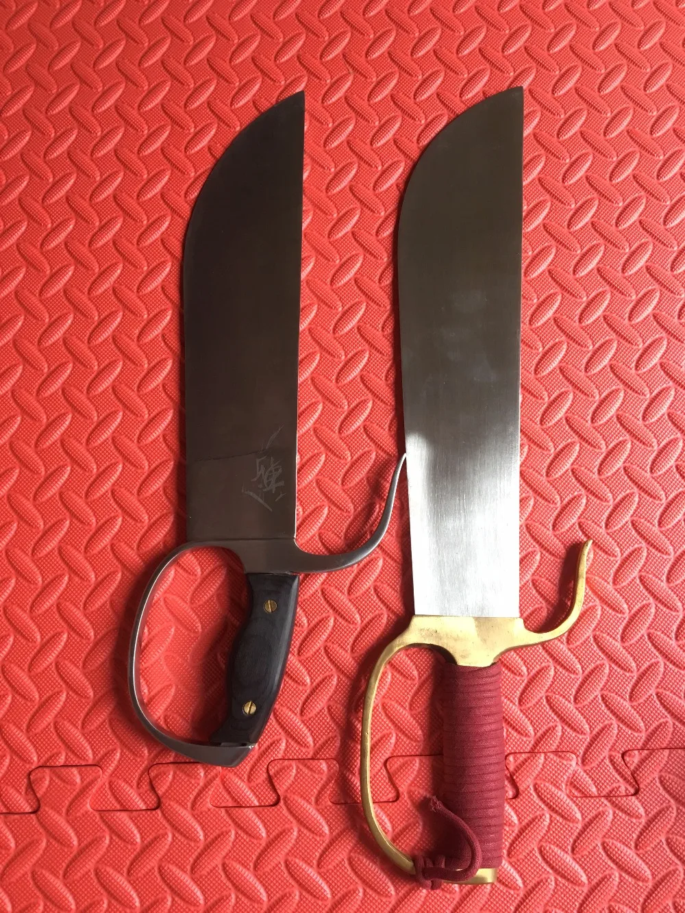 

Wing Chun Double Swords Bart Cham Dao with free shipping, butterfly double swords, 2 different kinds of swords to compare