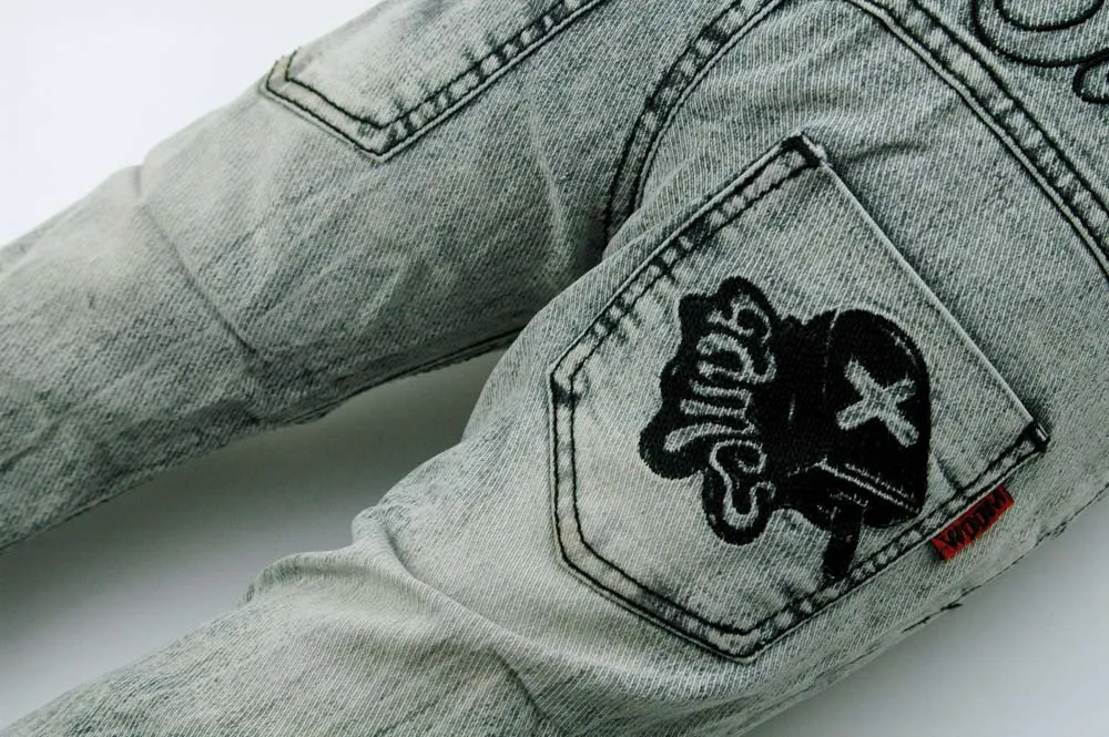 Античная От 4 до 8 лет Вышивка джинсы Rebel брюки подчеркивающие индивидуальность латунные пуговицы восстание Carotte подросток ребенок MH9027
