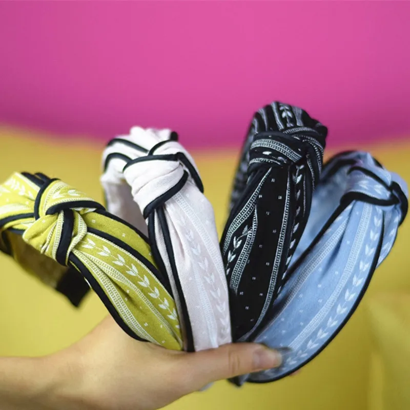 Autumn and winter hair accessories High-end simple leaf stripe middle knot headband Retro wide edge skid |