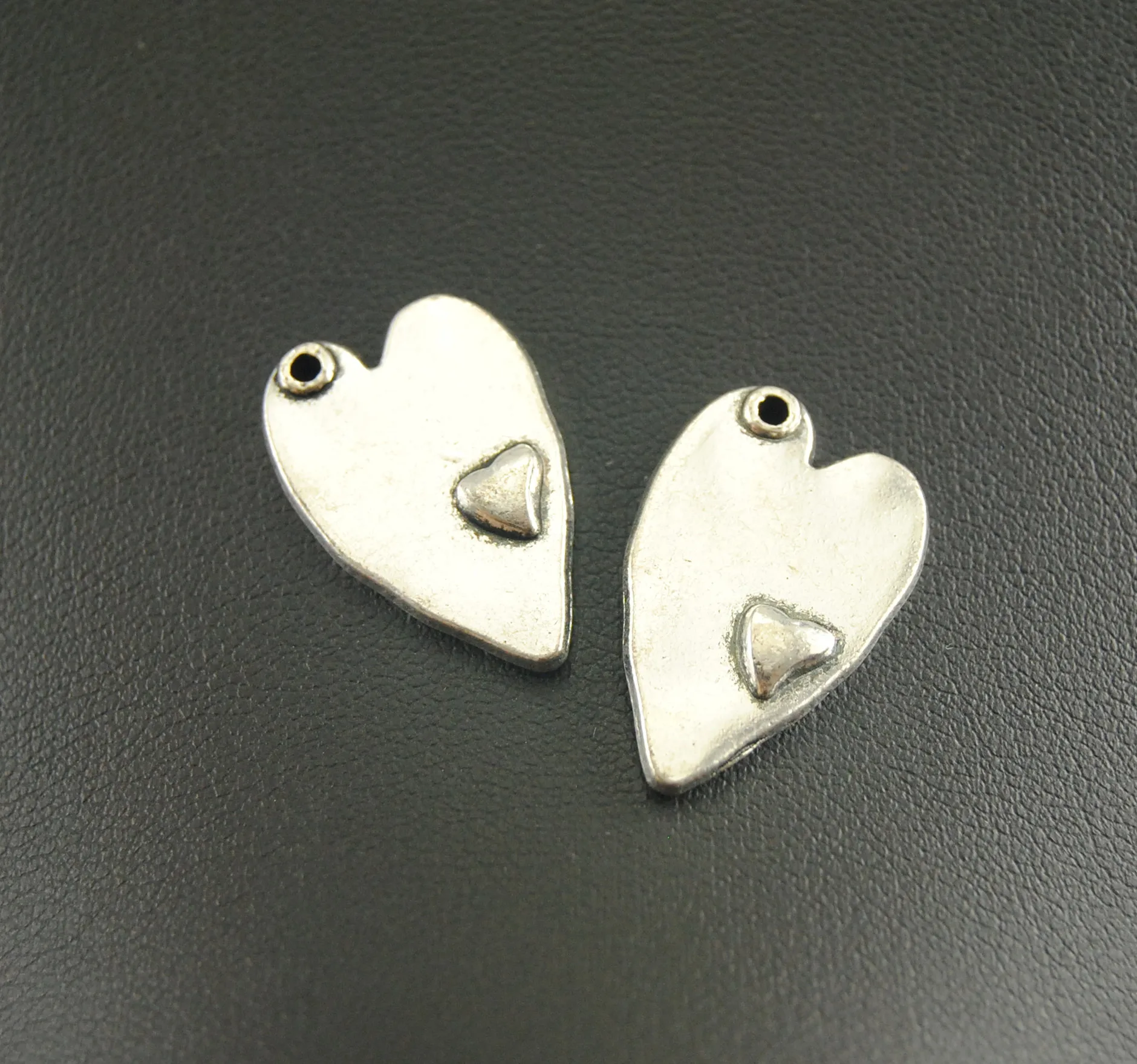 

20 pcs Antique Silver Love Heart Pendant smaller size DIY Metal Bracelet Necklace Jewelry Findings A942