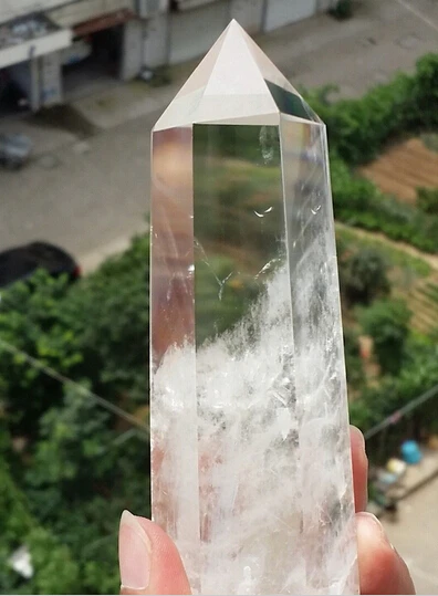 

A 422NATURAL CLEAR QUARTZ CRYSTAL WAND POINT (0601)