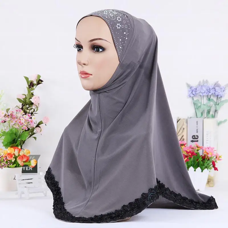 интернет магазин хиджабов. красивые мусульманки в платках. мусульманские платки. интернет магазин хиджабов. платки мусульманские для женщин.