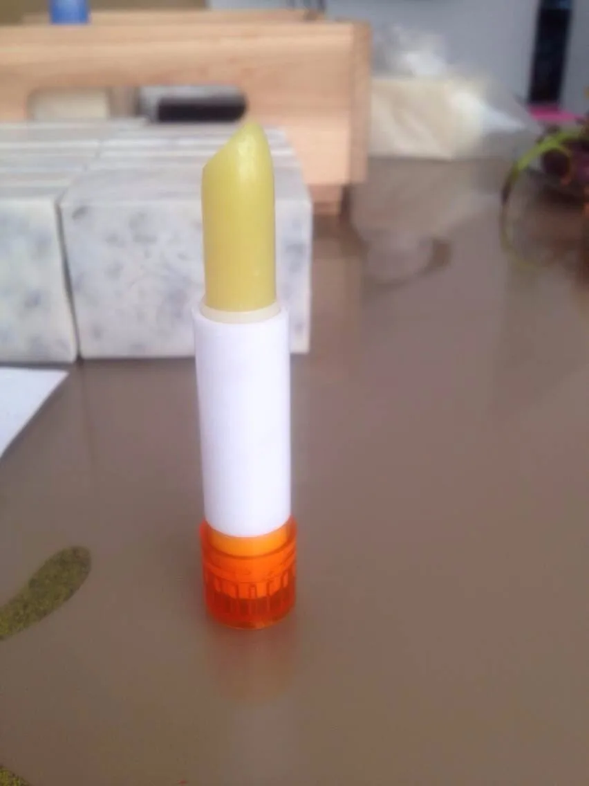 Lote Vazio Plástico Colorido Lábio Tubo Vara 5g 5 ml Lip Rouge Case 11 Cores Avialble 100 Pçs - 2 High Quality Beleza e saúde