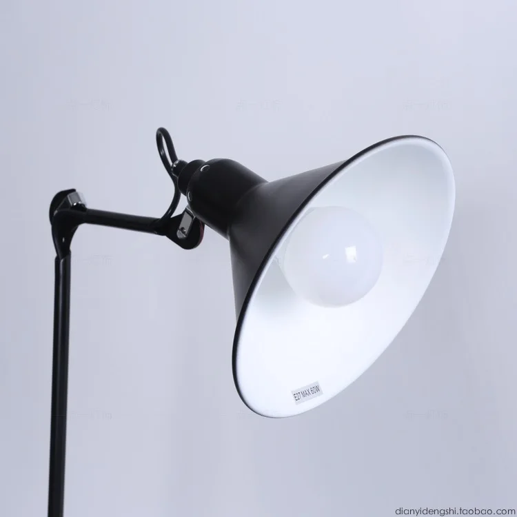 Industry Chic Metal Floor Lamp with Long Arm in Black / Adjustable Height and Extension / Dimmable Bulb with Remote Controller Industry Chic Metal Floor Lamp with Long Arm in Black / Adjustable Height and Extension / Dimmable Bulb with Remote Controller