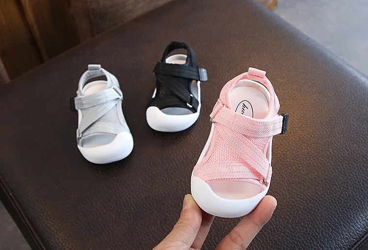Лето г. младенческой обувь для малышей для девочек обувь для мальчиков Нескользящие дышащие высокое качество дети анти-столкновения обувь