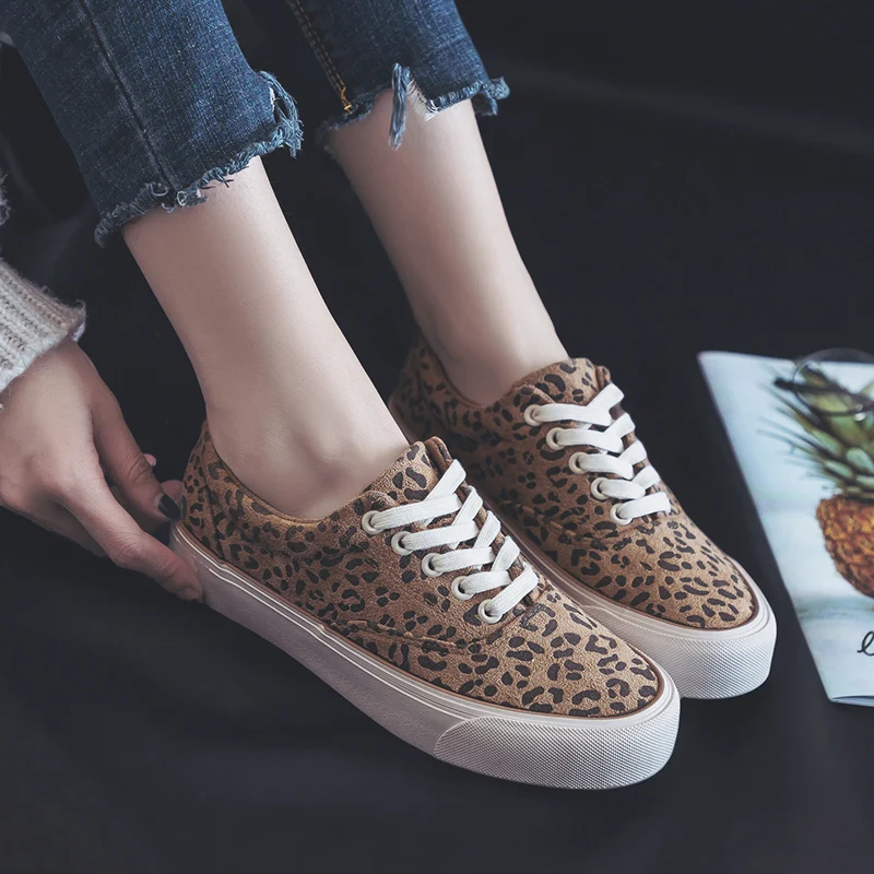 Женская обувь с леопардовым принтом; сезон весна-осень; повседневная женская обувь на плоской подошве со шнуровкой; вулканизированные кроссовки; Новинка года; с шерстяной подкладкой; Zapatos De Mujer
