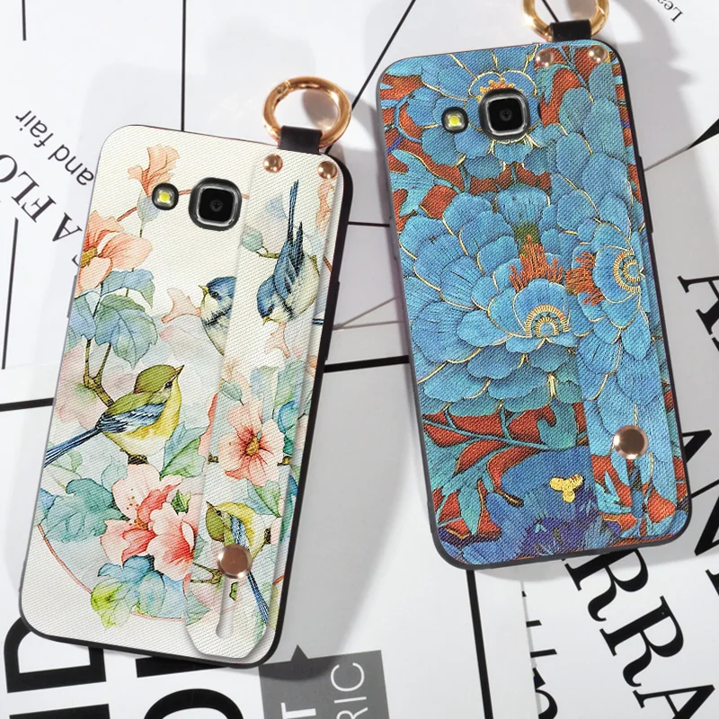 

Wrist Strap Flower Emboss Cases For Samsung Galaxy J7 2016 Luxury Silicone Cartoon Cloth Cover For Samsung J7 2017 EU J730
