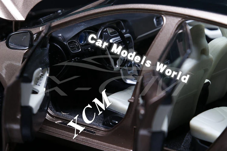 Литья под давлением модели автомобиля для V40 1:18(золото)+ небольшой подарок