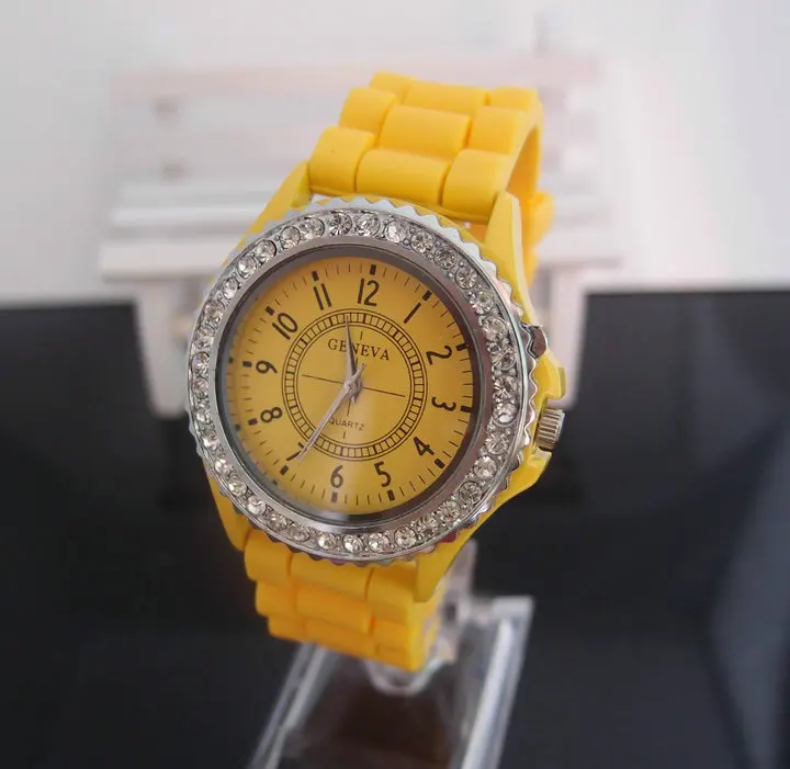 Женские силиконовые часы Geneva кварцевые наручные со стразами GV001|feminino|feminino relogio |