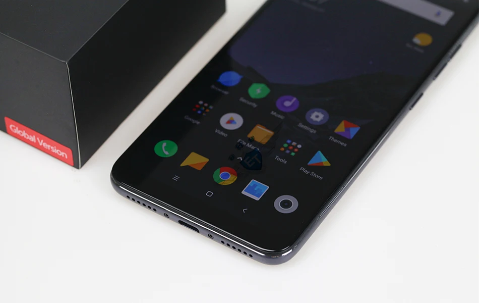 Xiaomi-POCOPHONE-F1-REAL-PICTURE-with-logo-2