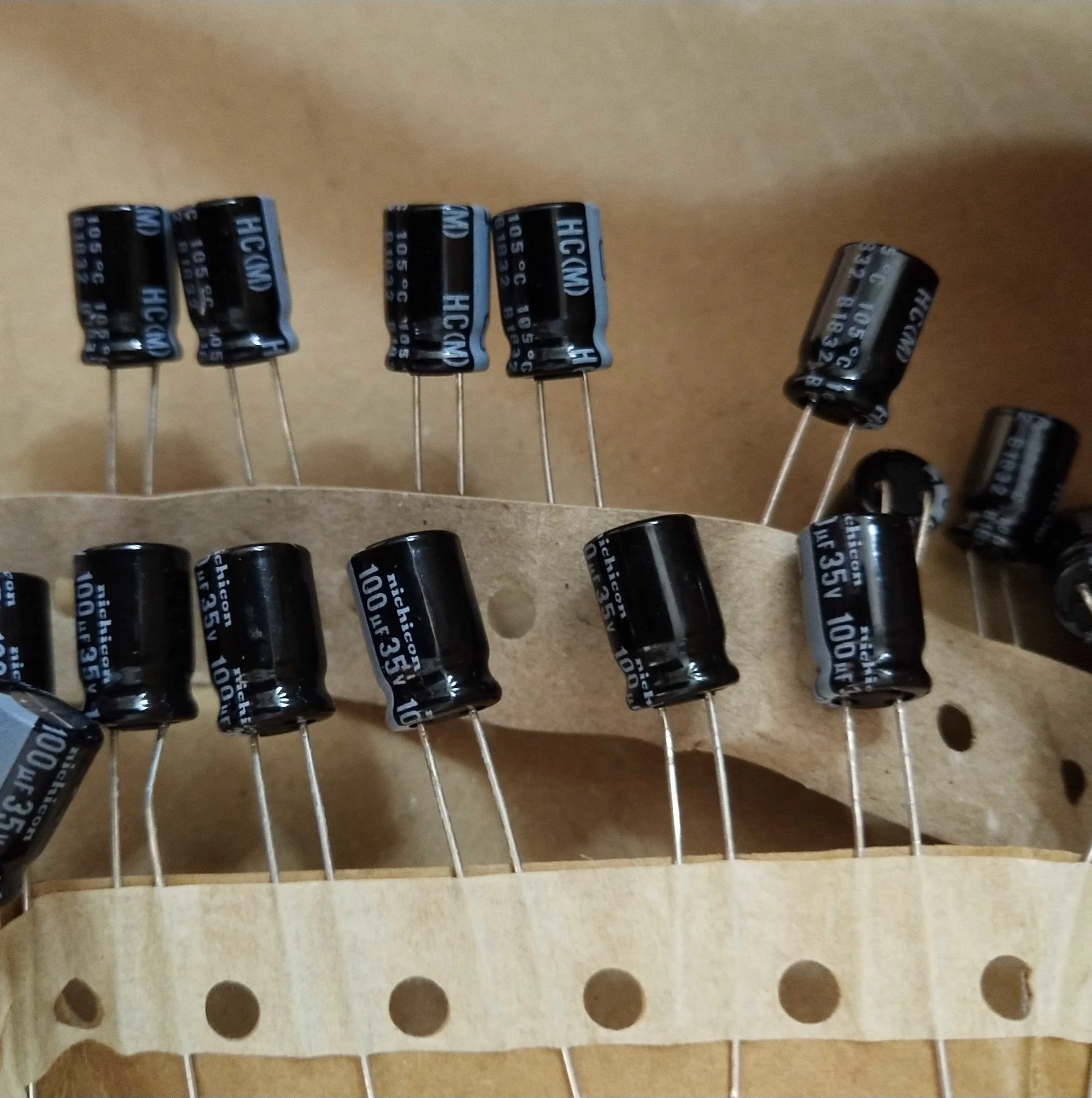 2 вида NICHICON 100x 16V100uF PV 6x12/300x 35V100uF HC 8x12 низкое сопротивление алюминиевый