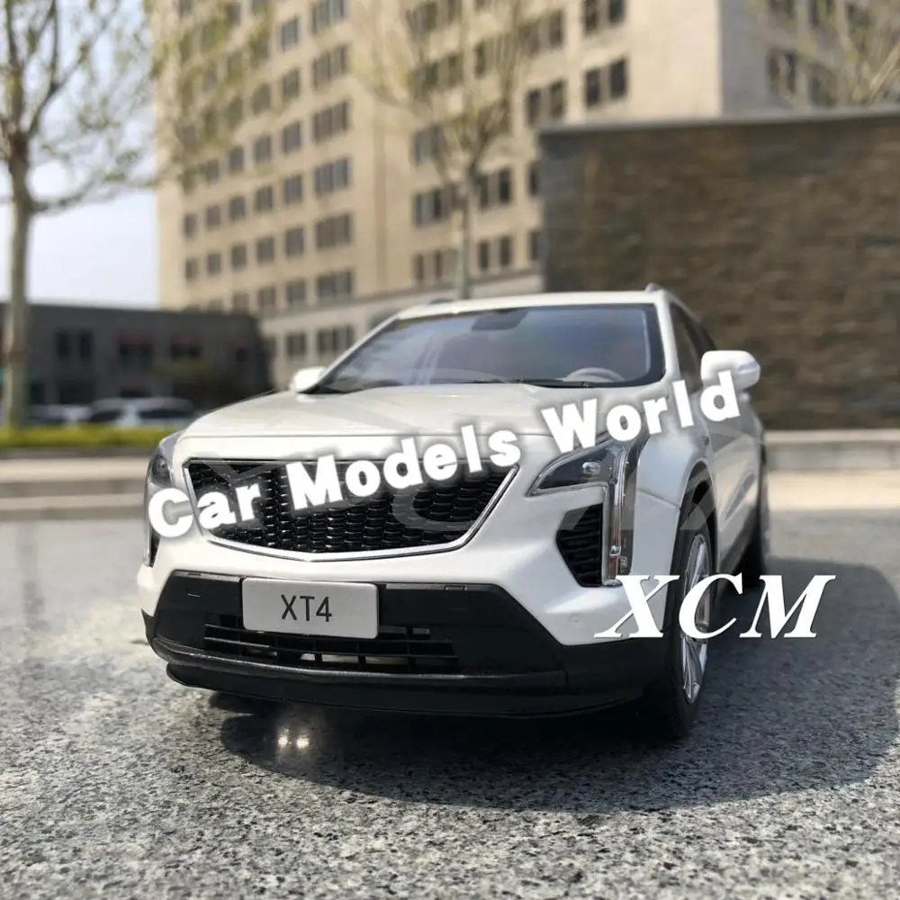 

Diecast Car Model for XT4 1:18 (White) + SMALL GIFT!!!!!!!!!!!