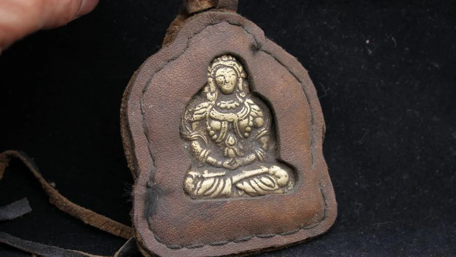 

Tibet old Buddhism copper Cowhide Amitayus longevity Bodhisattva Kwan-Yin Statue