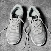 Ультралегкая мужская повседневная обувь года кроссовки для баскетбола для влюбленных кроссовки летняя дышащая обувь Мужская Черная модная обувь на шнуровке