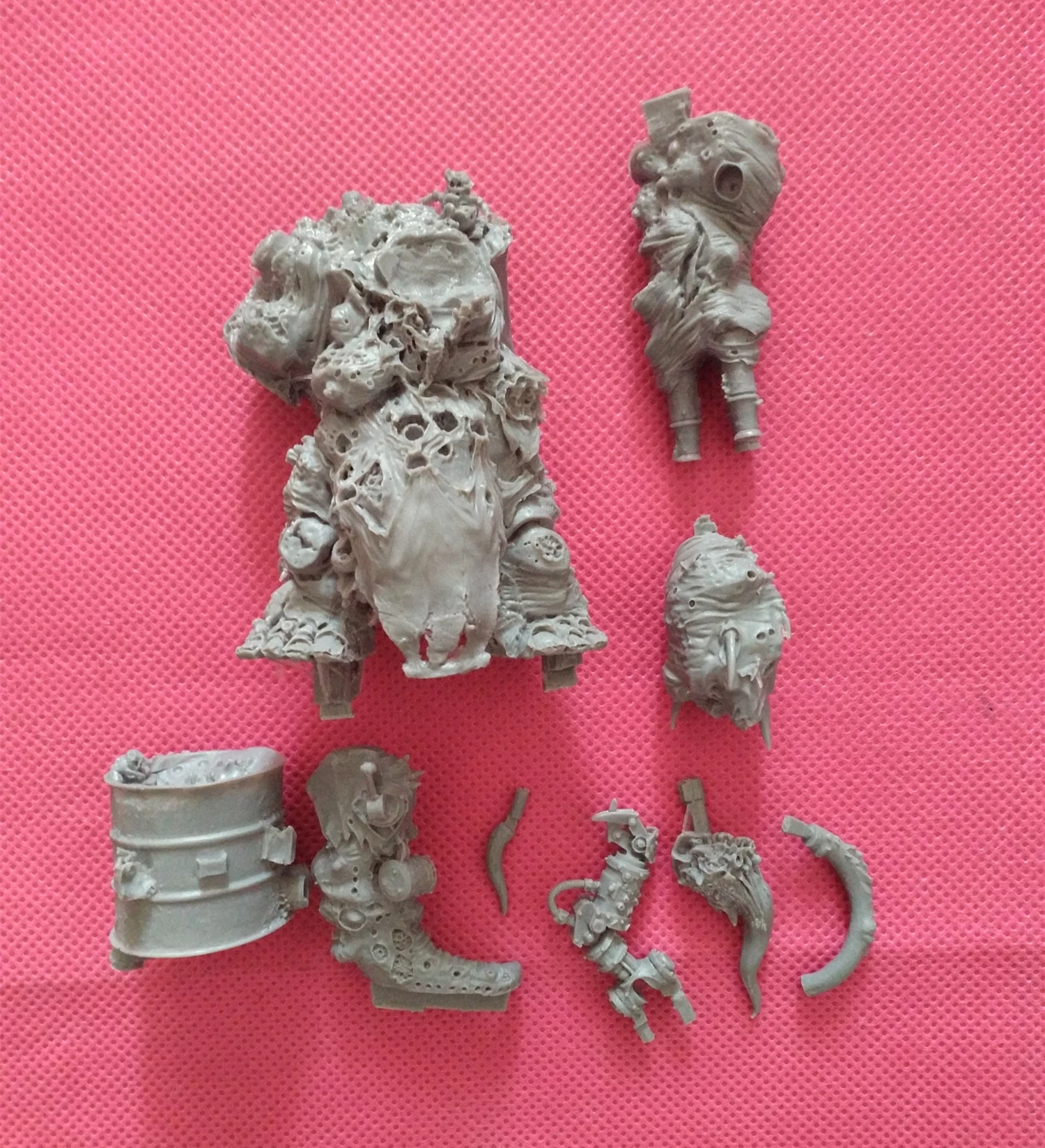 

NURGLE DAEMON PRINCE AND HERALD F572