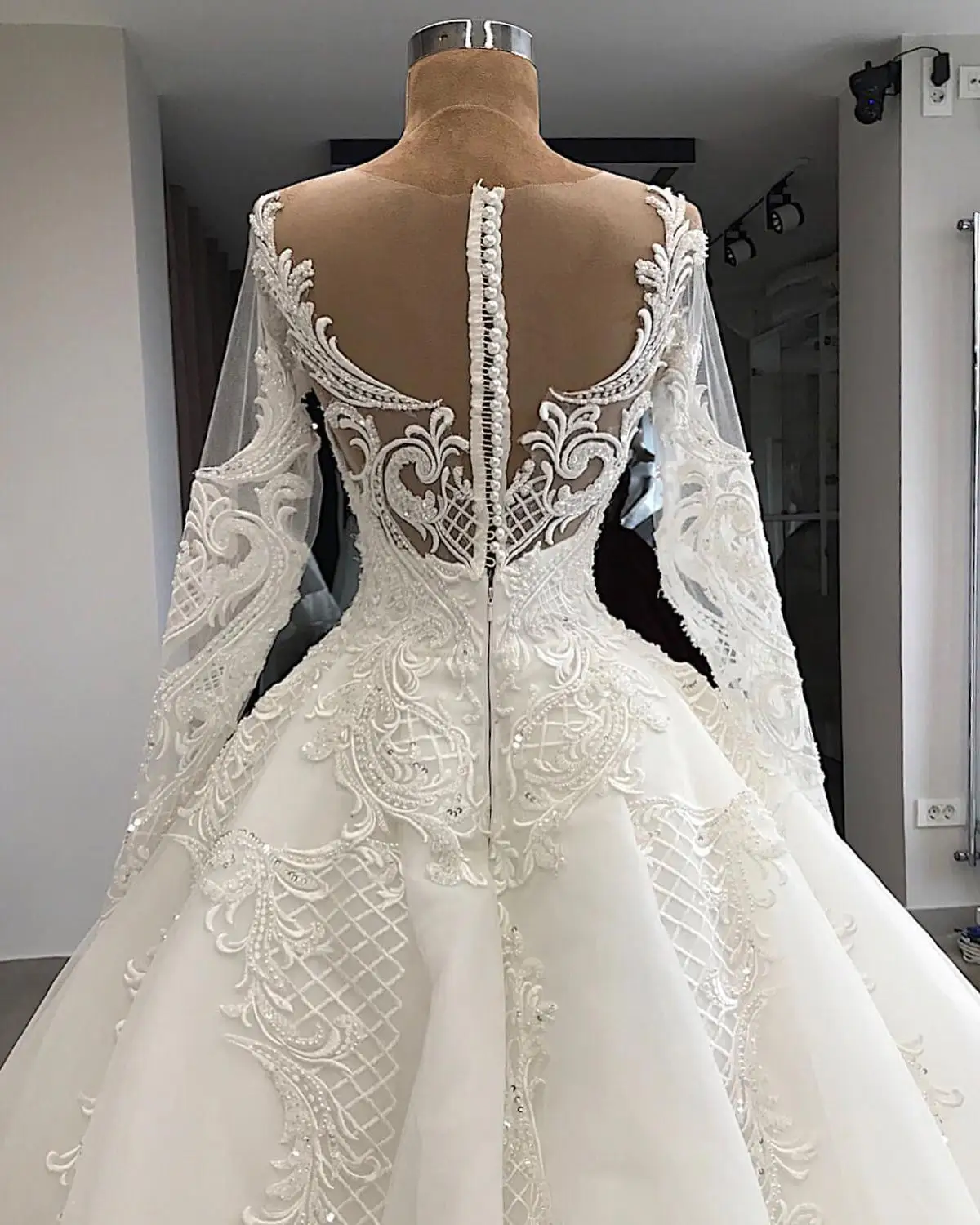 Роскошное Свадебное платье с вышивкой, расшитое бисером, украшенное пайетками, на пуговицах