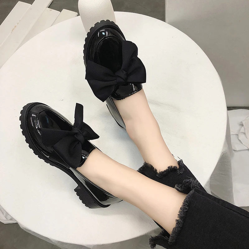 Туфли-оксфорды с бантом; женские лоферы на плоской подошве; однотонные черные туфли из лакированной кожи на платформе без застежки; женская обувь; большие размеры - Цвет: Черный