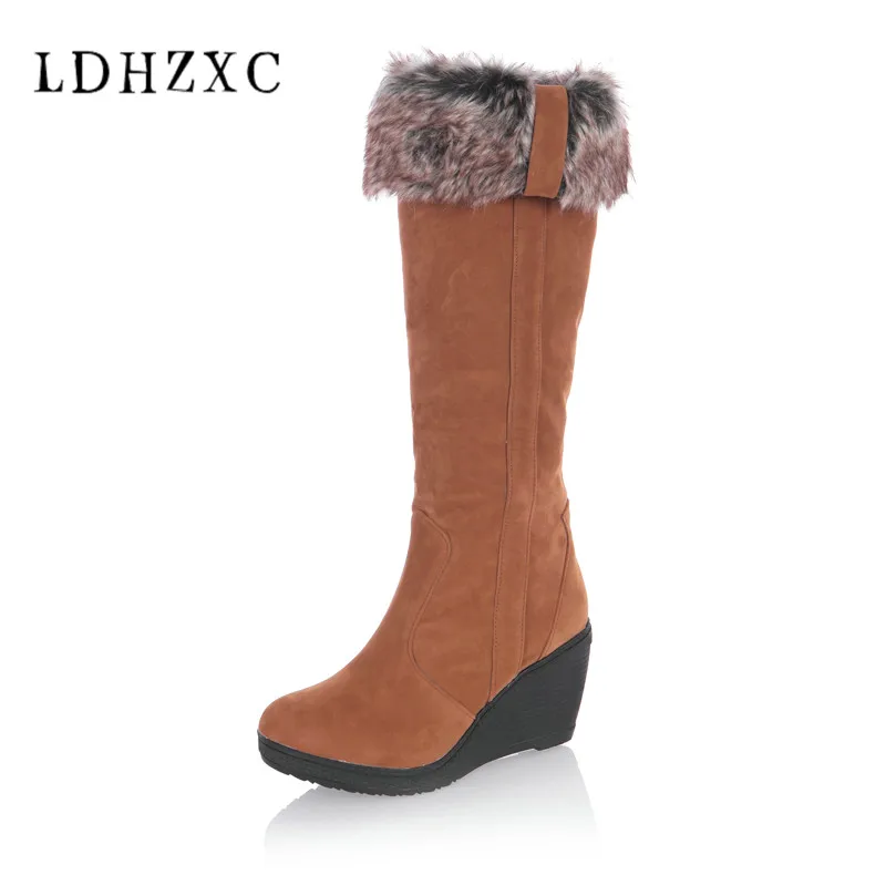 LDHZXC 2018 новые модные флоковые зимние женская обувь ботинки до середины икры с круглым носком на плоской подошве без застежки вечерние