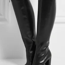 Женские ботинки; сезон осень; модные черные кожаные ботинки с высоким голенищем; обувь на квадратном каблуке; Изящные женские сапоги до колена на молнии