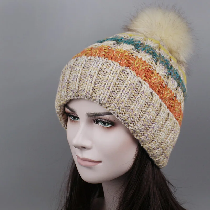 Женские теплые зимние помпоном Шапки трикотажные Кепки для женщина Skullies и шапочки 6 цветов шляпа, Новая мода Skullies с бархат - Цвет: Beige
