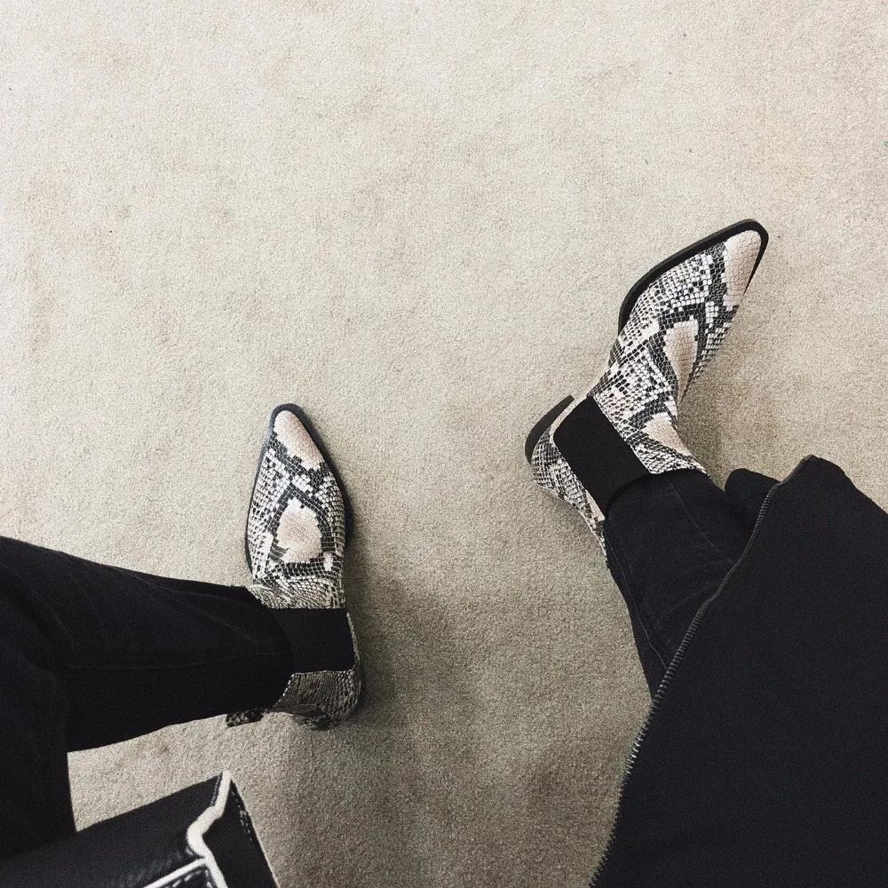 

Autumn/Winter New Python Pattern Leather Boots Med Heel Pointed-toe Women Chelsea Ankle Boots