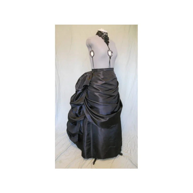 Черное платье в стиле викторианской эпохи юбка с турнюром