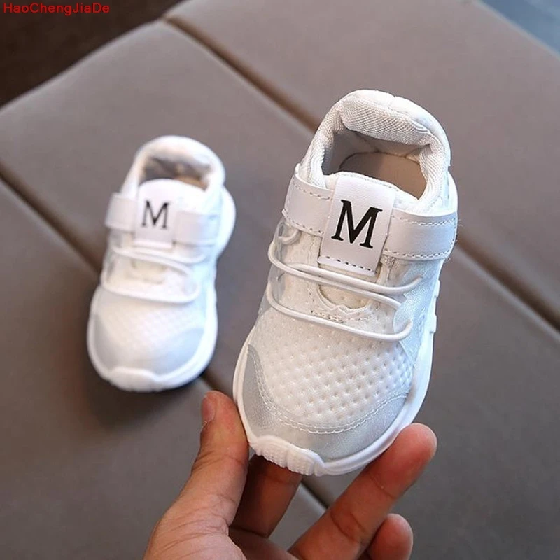 الأطفال الأحذية للفتيات شقة تشغيل الاطفال رياضية الفتيان تنفس شبكة رياضة التنس لينة جلدية أحذية رياضية