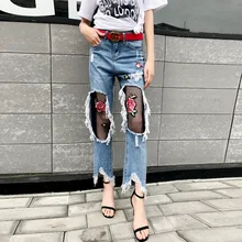 2017 Summer New Nets Hole Rose Floral Embroidery Jeans Women Nine Points Show Straight Denim Pants L698