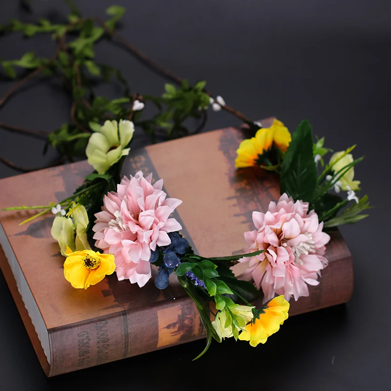 

2018 New Beach Wreath Bride Wreath Headdress Spring and Summer Flower Fairy Tiara Wedding Accessories