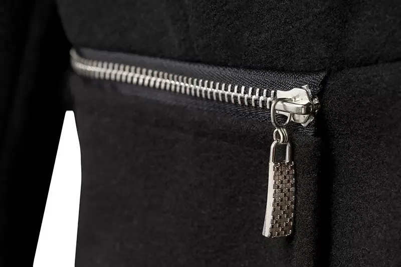 2440714487_2119037490