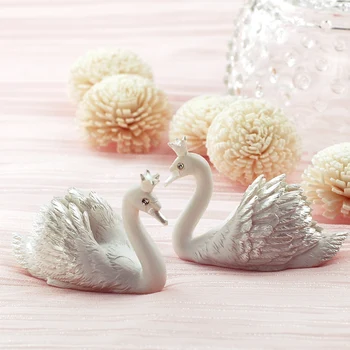 

2 PCS/Pair Elegant White Color Swan Design Wedding Place Card Name Card Holder