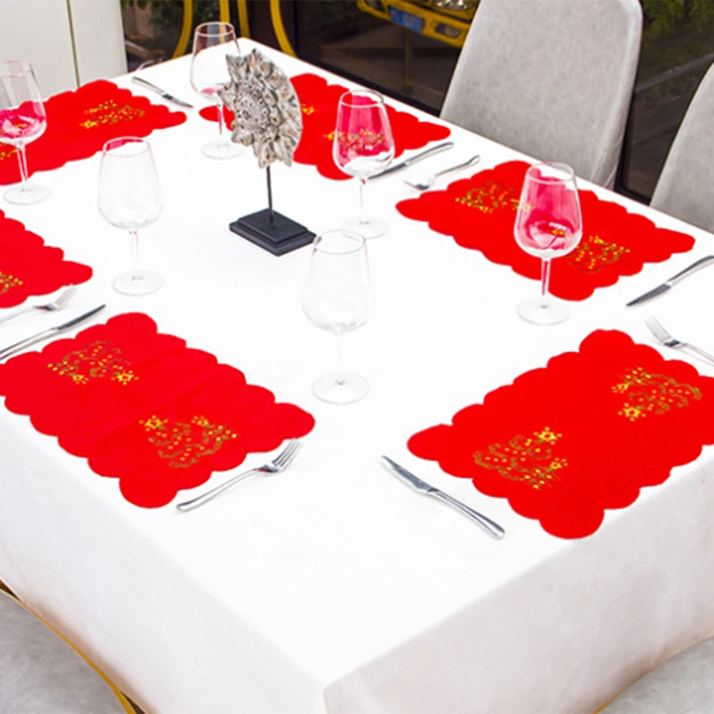 

2018 Christmas Dinner Placemat Cartoon Placemat Dining Table Mat Elegant Embroidery Table Placemats Home Table Decor Accessories
