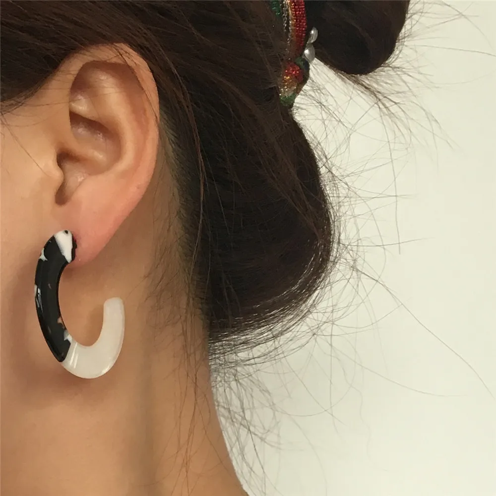 

2019 F/W NEW ARRVIAL CASUAL WOMEN EARRING BLACK WHITE MARBLE LEOPARD PRINT 3/4 CIRCLE STUD EARRING FOR WOMEN GIRL